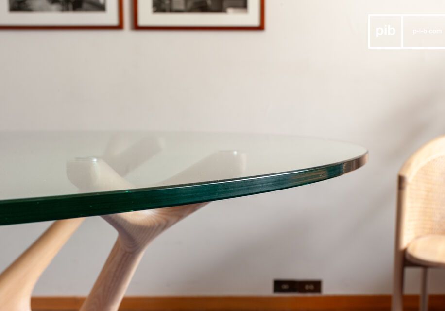 Le verre trempé extra-clair laisse la lumière et le regard circuler librement.