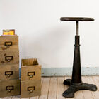 Tabouret typiquement industriel, au design issu des anciens ateliers.