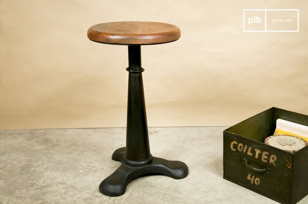 un tabouret au look du style vintage bien trempé.