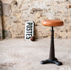 Un joli tabouret industriel issue des anciens ateliers.