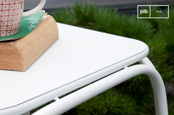 Bonito color blanco mate.