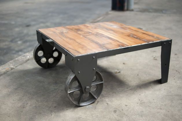 Tavolino in legno Railway