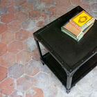 Design industriale decisamente pratico con i suoi due vassoi.