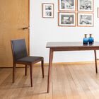 La semplicità scandinava incontra il fascino degli anni '60 in un design compatto e versatile, impreziosito dal legno di acacia con finitura noce.