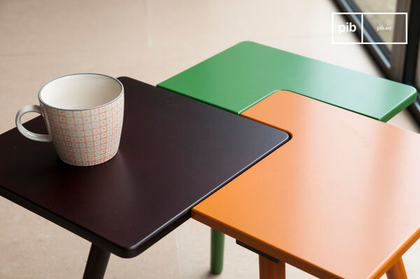 De tridy bijzettafel design is een klein meubelstuk vol fantasie dat veel Scandinavische stijl en