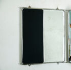 Afgeschuind glas gemonteerd op een zilvermessing frame.