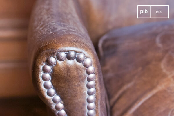 Handcrafted full grain cowhide leather for an aged effect.