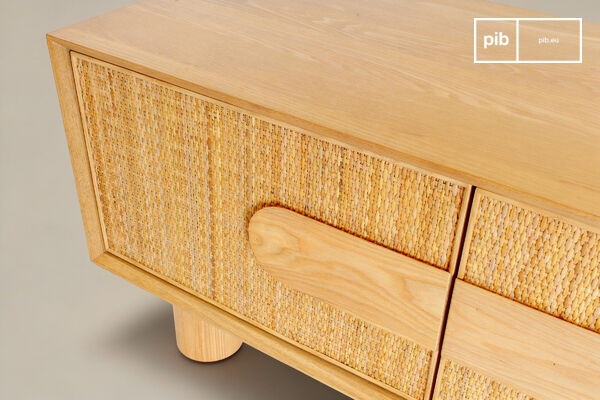 This 150 cm wide piece of furniture offers a modern take on the Japandi style