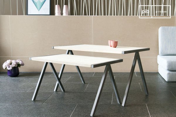 a beautiful example of the combination of solid wood and metal in a simple way.