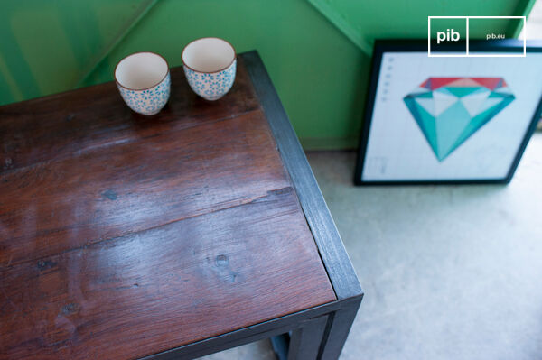 Superb solid varnished wooden top.