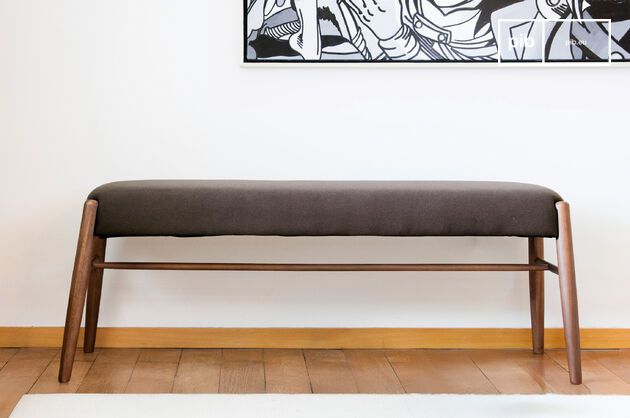 Varnished acacia bench Larssön