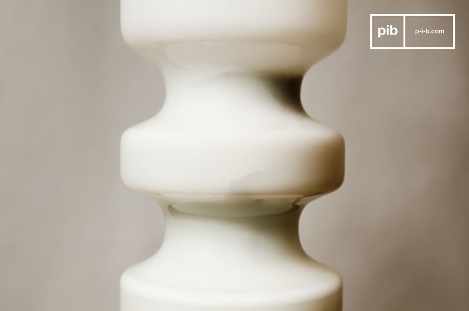 Un vase blanc au style délicieusement vintage