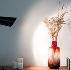 Joli vase rouge tout en rondeur.