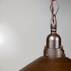 Metalen ketting in de vorm van diamanten.