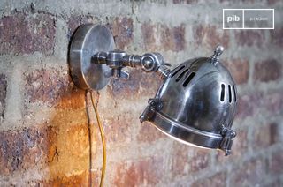 Zilveren metalen vuurtoren wandlamp Laycock