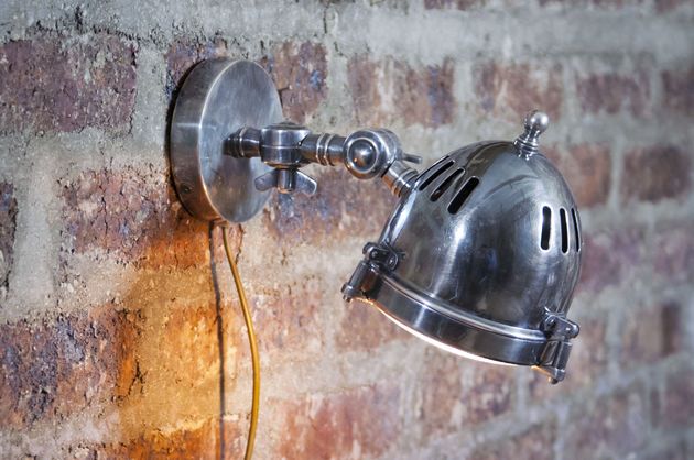 Zilveren metalen vuurtoren wandlamp Laycock