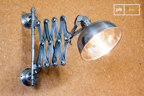 Prachtige uitschuifbare wandlamp met hoogwaardige afwerking