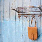 Porte-manteau au goût rétro en laiton.