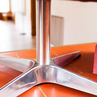 The star base allows the chair to rotate while magnifying the object.