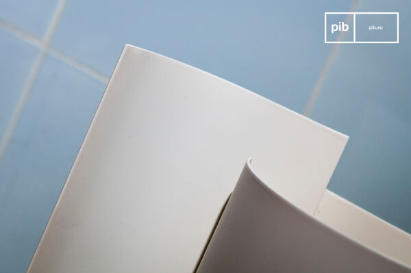 De panelen zijn er voorzichtig tussen ingebed.