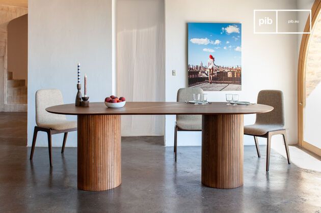 Walnut-tone wood oval table for 8 Ligna