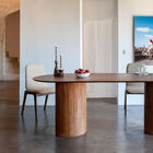 Its beveled edges bring visual lightness that softens its generous silhouette