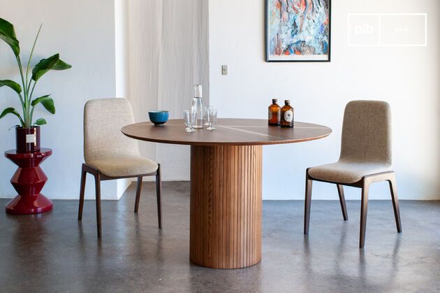 Walnut-tone wood round table for 6 Ligna