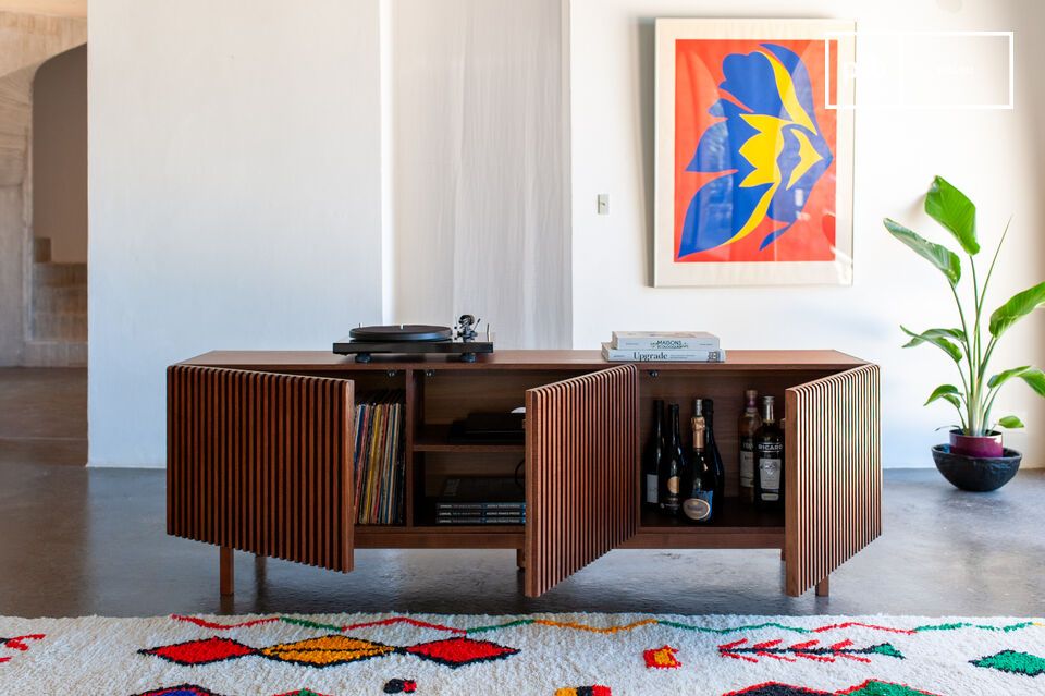 Walnut elegance and rhythmic grooves for a versatile piece