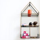 Originales Wandregal im Landhausstil.