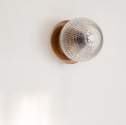 Diese Wandleuchte vereint Funktionalität und Design und bietet Ihnen eine elegante und praktische