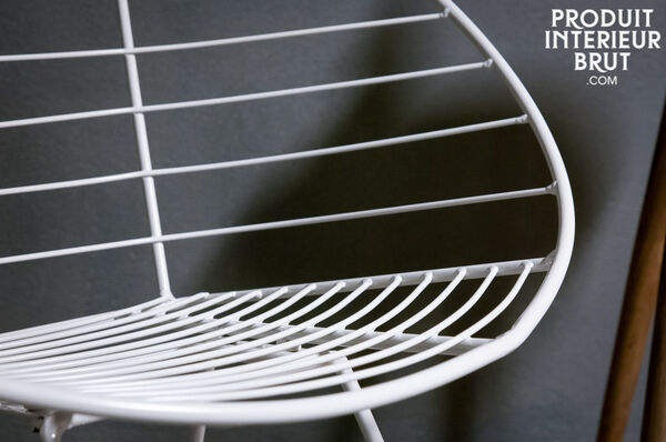 Light Scandinavian lines, available in several colours