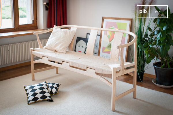 The solid ash wood frame has a natural light-coloured finish.