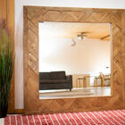 A real additional window, this mirror can be the key element of your room.
