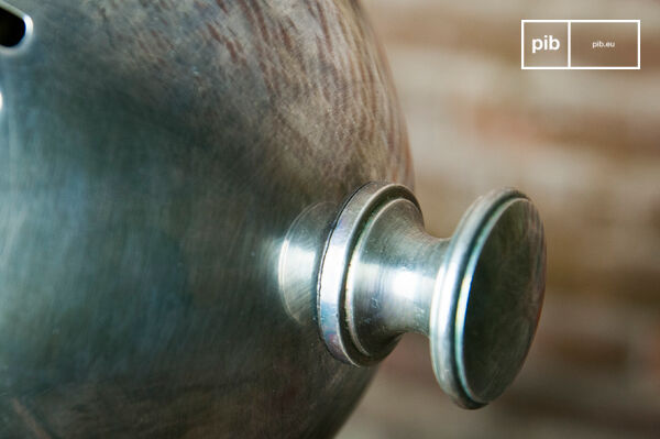 Can be swivelled in two axes. Switch on the electric wire.