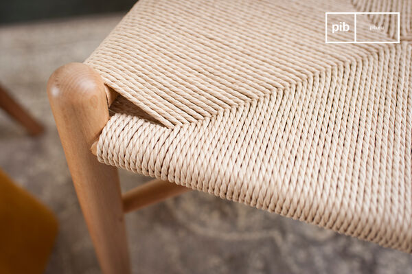 The seat is braided to ensure its durability.